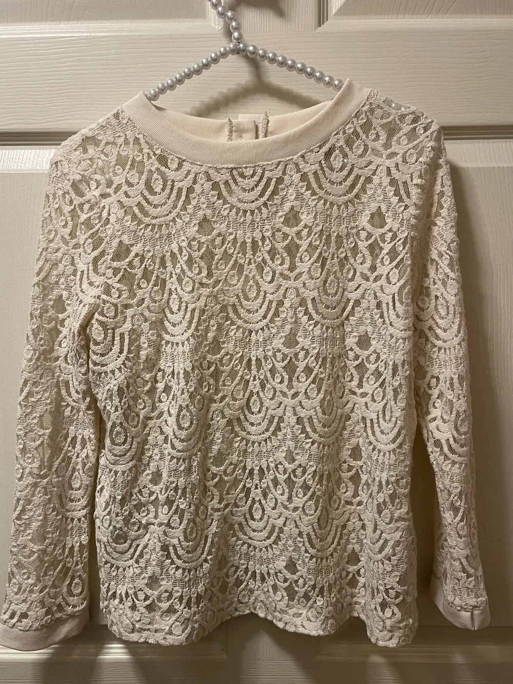 Banana Republic Women’s Cream Lace Long-Sleeve Top With Button Up Back Sz Med